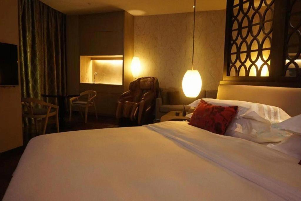 Maison New Century Hotel Dongguan Dongguan  Dış mekan fotoğraf